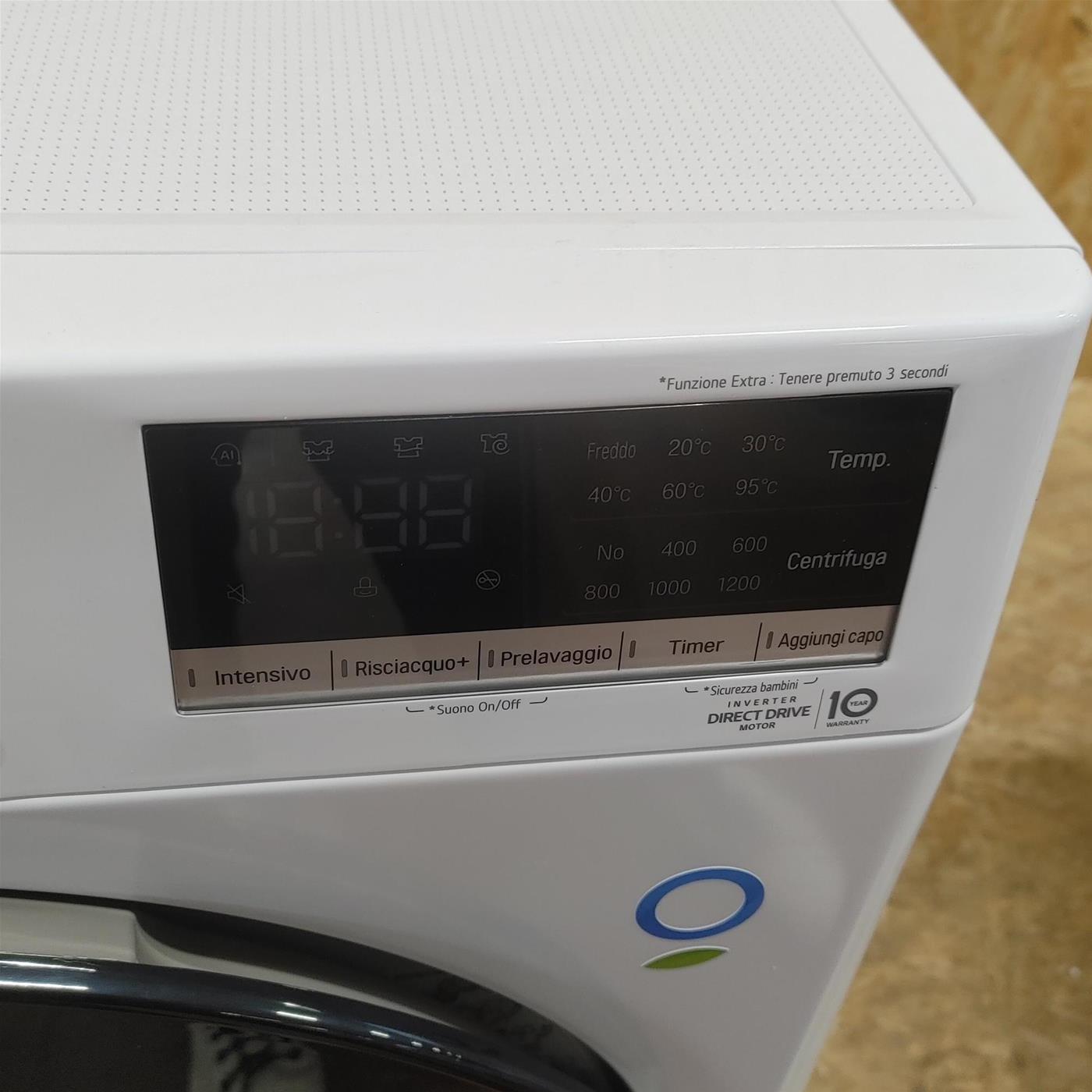 Lavatrice LG F2WV3S7S6E Carica frontale 7 kg 1200 Giri/min Bianco