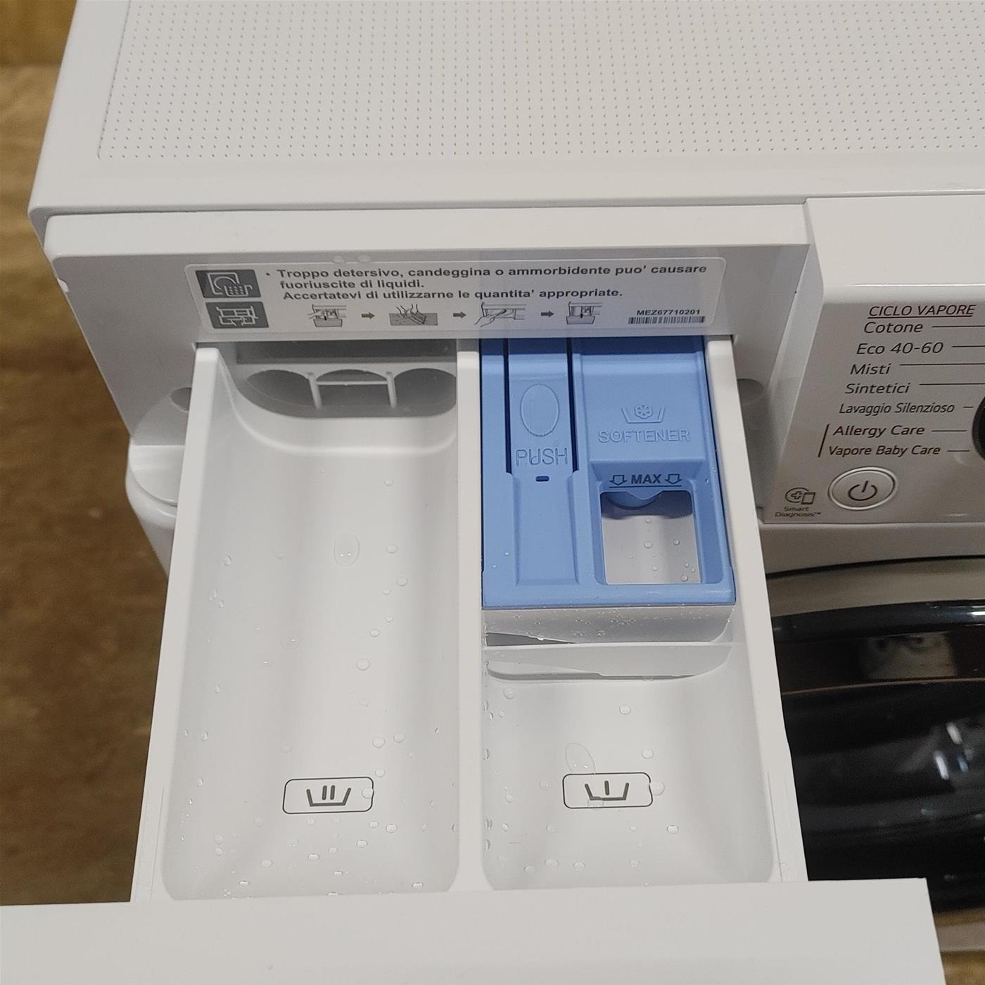 Lavatrice LG F2WV3S7S6E Carica frontale 7 kg 1200 Giri/min Bianco