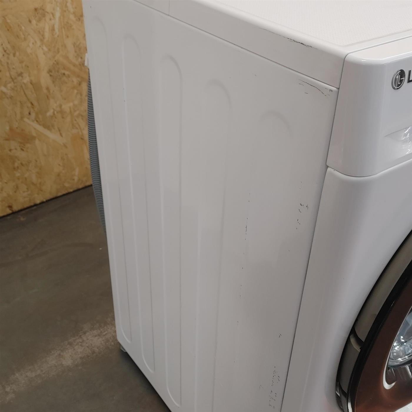 LG F4WV310SAE lavatrice Caricamento frontale 10,5 kg 1400 Giri/min A Bianco
