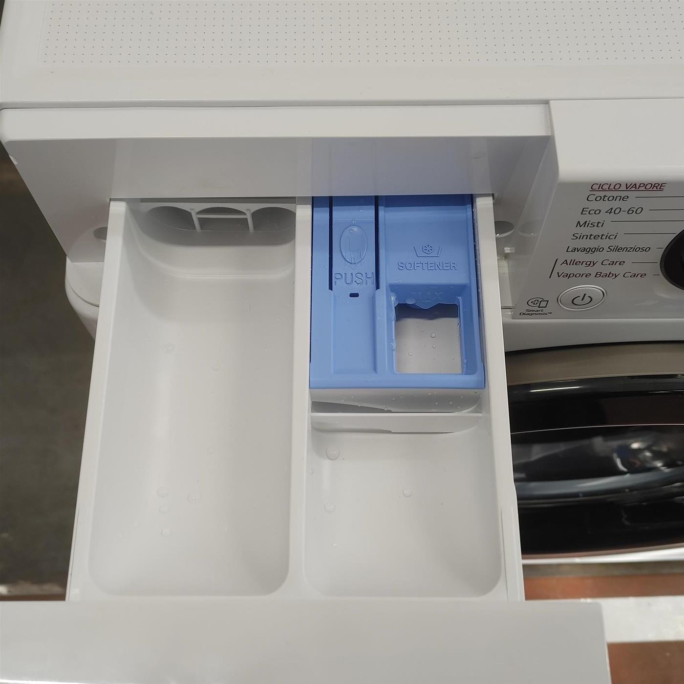 LG F4WV310SAE lavatrice Caricamento frontale 10,5 kg 1400 Giri/min A Bianco