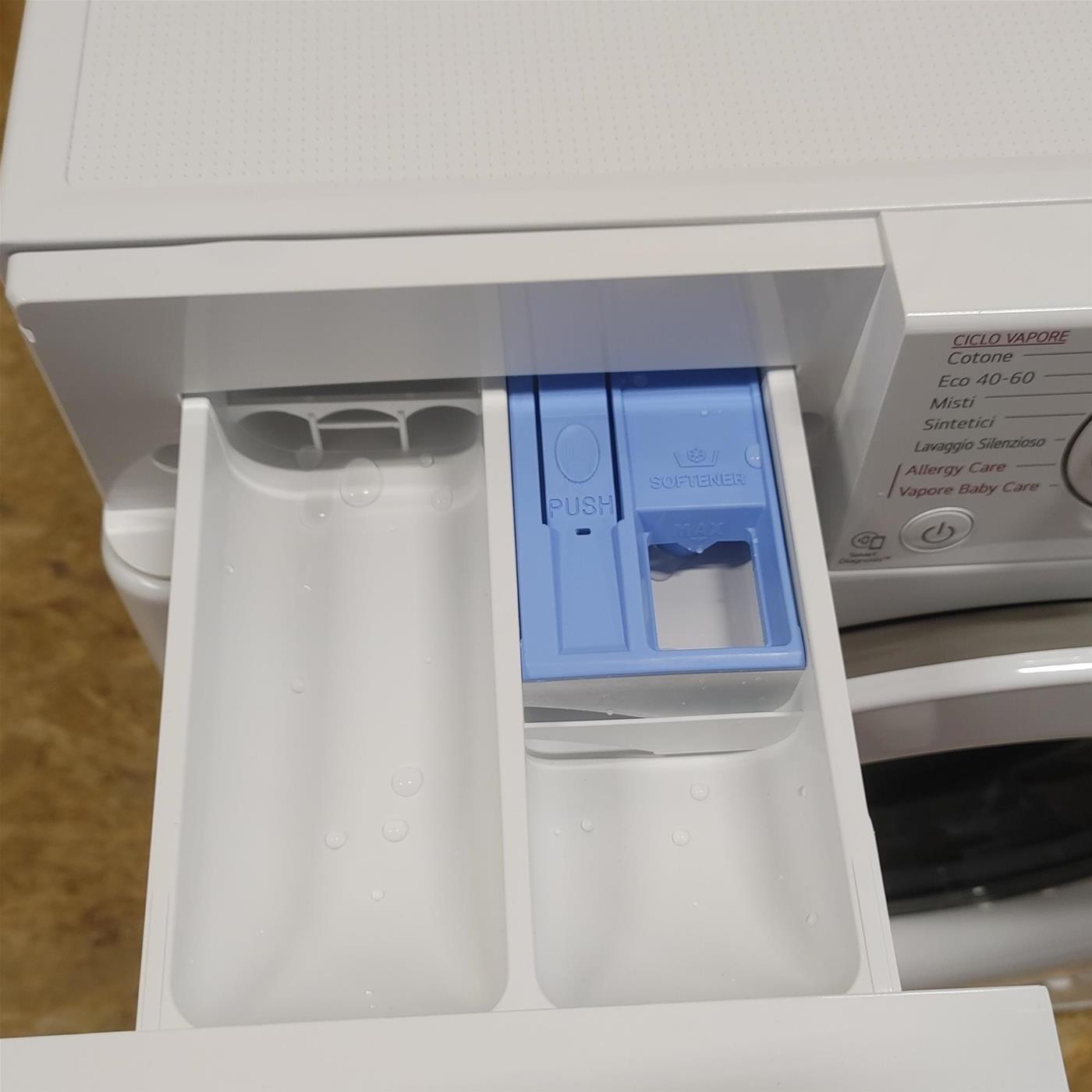 Lavatrice LG F4WV309S3AA Carica frontale 9 kg 1400 Giri/min Bianco