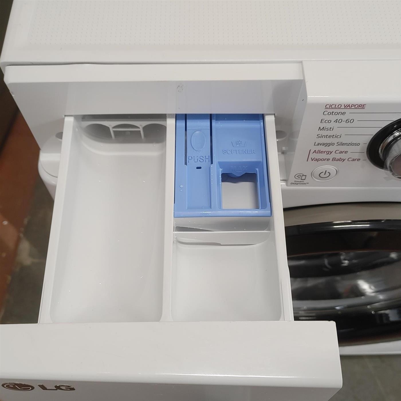 Lavatrice LG F4WV309S6E Carica frontale 9 kg 1400 Giri/min Bianco