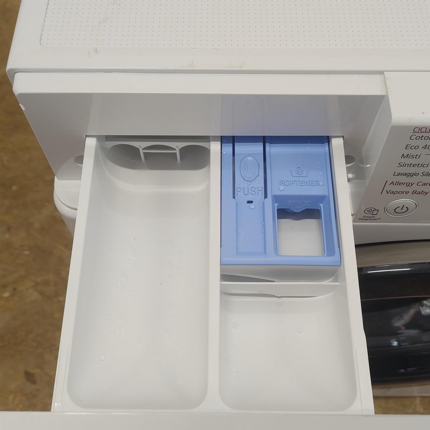 Lavatrice LG F4WV309SAE Carica frontale 9 kg 1400 Giri/min Bianco