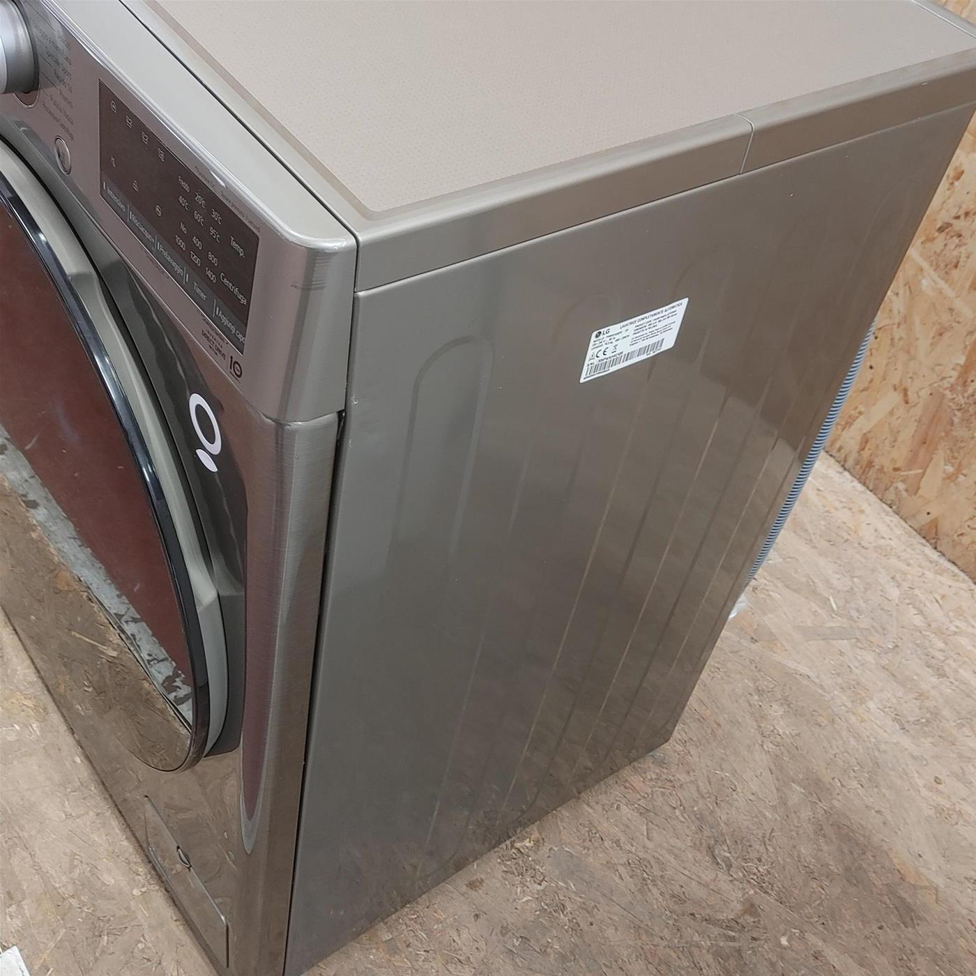 Lavatrice LG F4WV310S6PE Caricamento frontale 10,5 kg 1400 Giri/min Acciaio inox