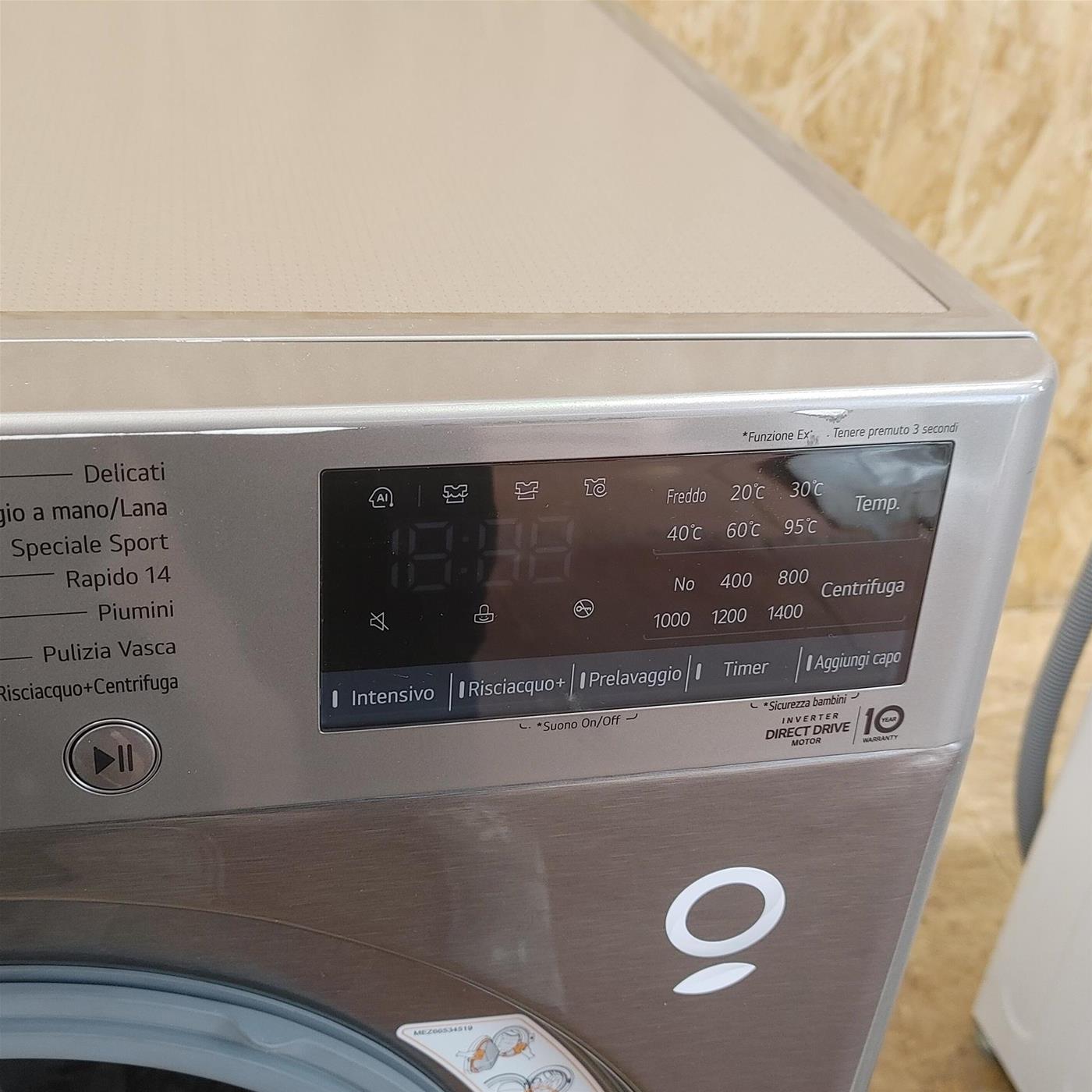 Lavatrice LG F4WV310S6PE Caricamento frontale 10,5 kg 1400 Giri/min Acciaio inox