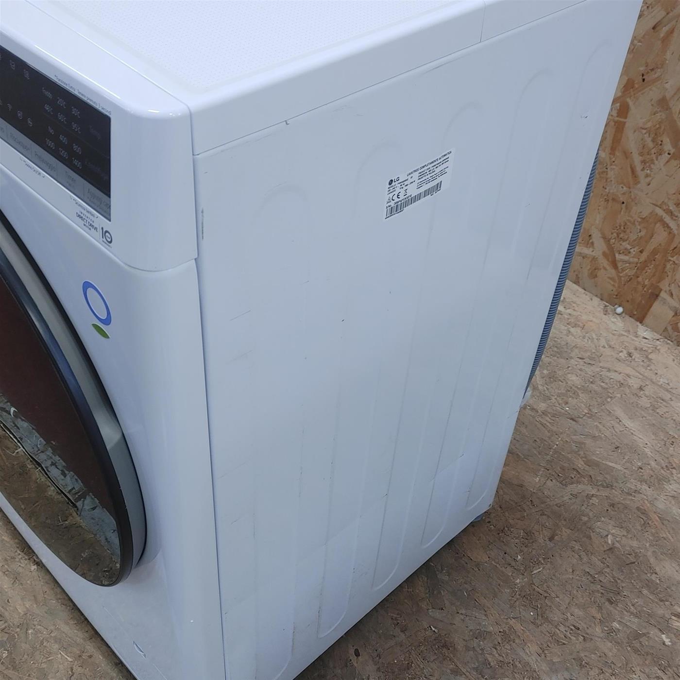 Lavatrice LG F4WV509SAE Carica frontale 9 kg 1400 Giri/min Bianco