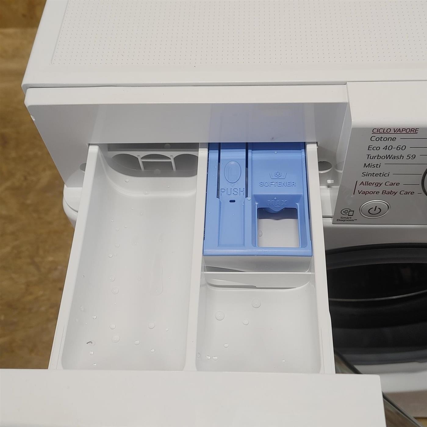 Lavatrice LG F4WV509SAE Carica frontale 9 kg 1400 Giri/min Bianco