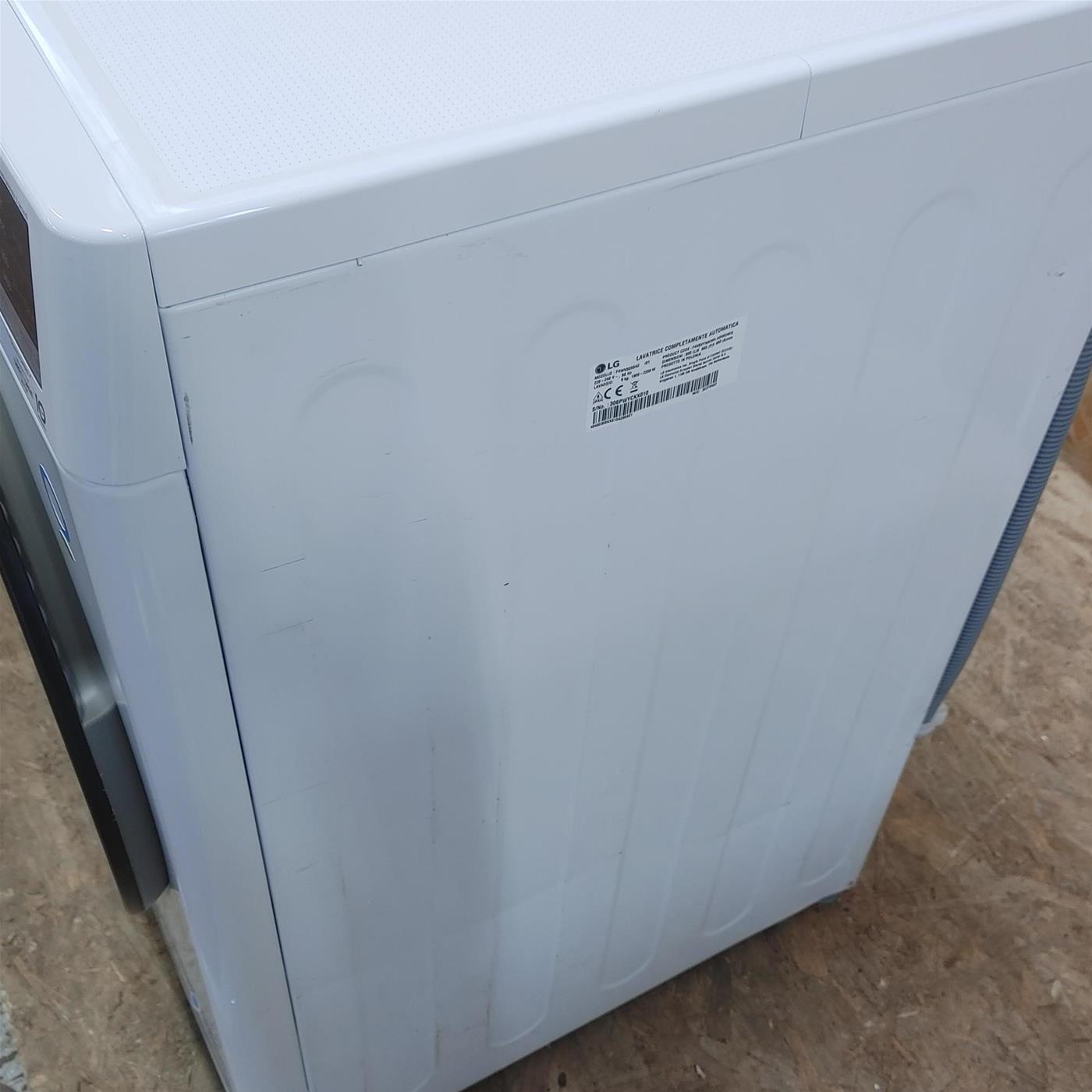 Lavatrice LG F4WV509SAE Carica frontale 9 kg 1400 Giri/min Bianco