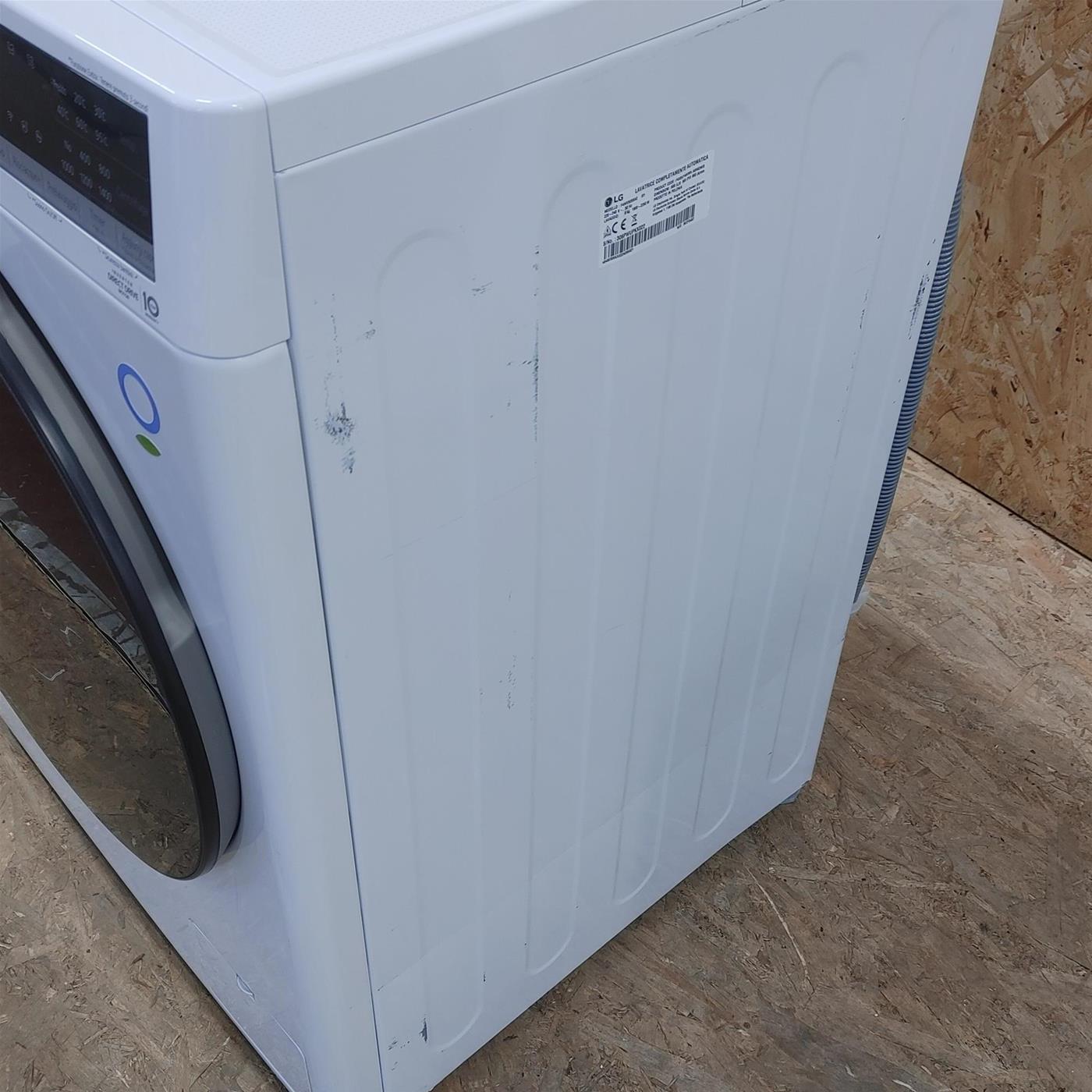 Lavatrice LG F4WV509SAE Carica frontale 9 kg 1400 Giri/min Bianco