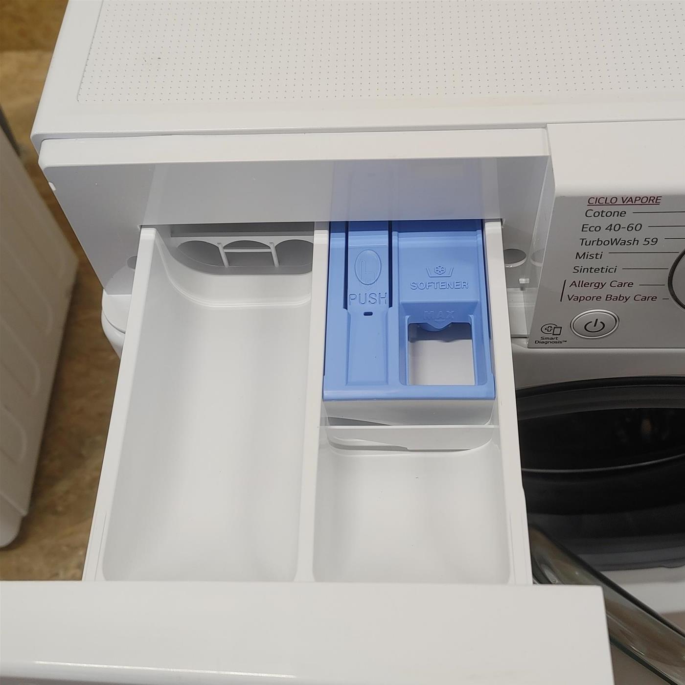 Lavatrice LG F4WV509SAE Carica frontale 9 kg 1400 Giri/min Bianco