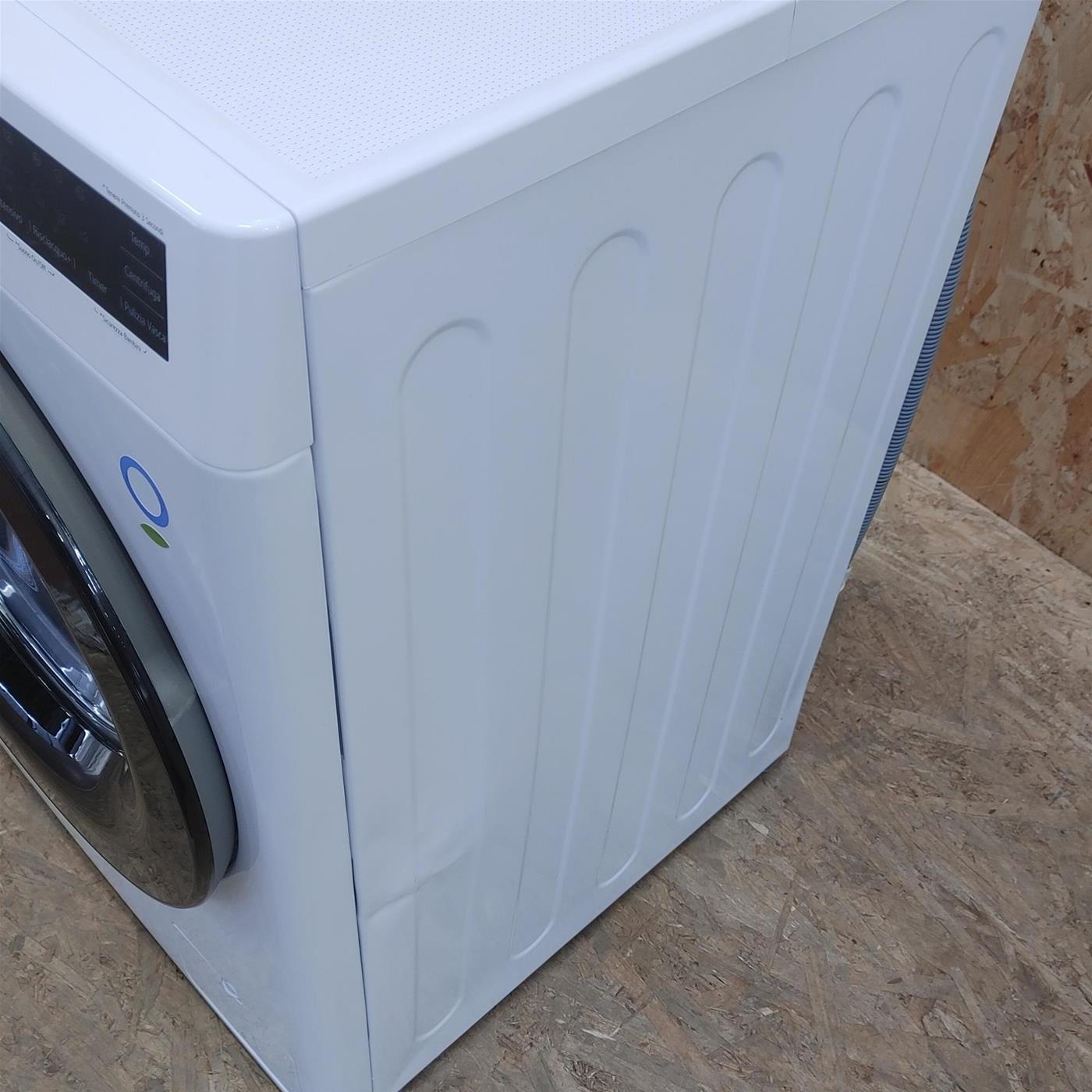 Lavatrice LG F4R3011NSWB Carica frontale 11 kg 1400 Giri/min Bianco