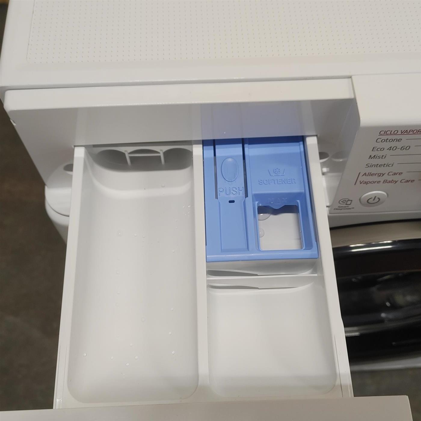 Lavatrice LG F2WV308NEW3 Carica frontale 8,5 kg 1200 Giri/min Bianco