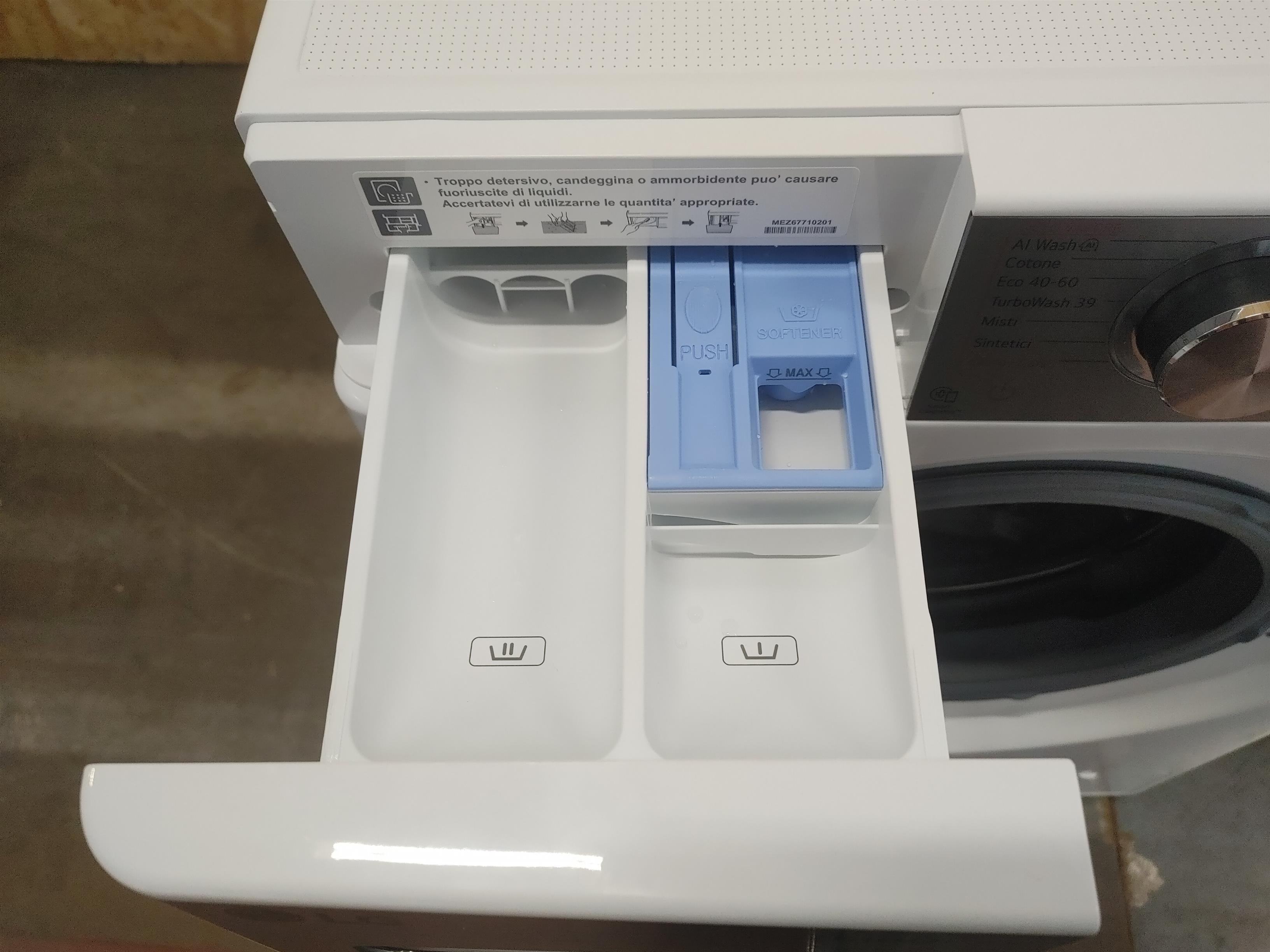 Lavatrice LG F4R9009TPWC Carica frontale 9 kg 1400 Giri/min Bianco