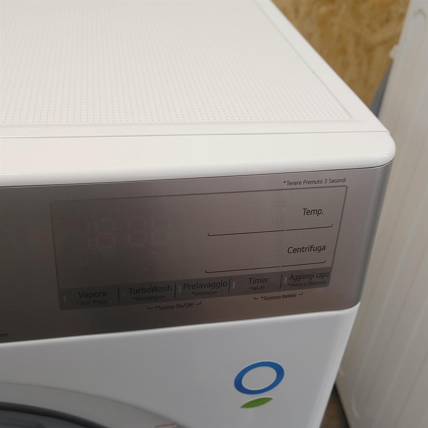 Lavatrice LG F4R9009TPWC Carica frontale 9 kg 1400 Giri/min Bianco