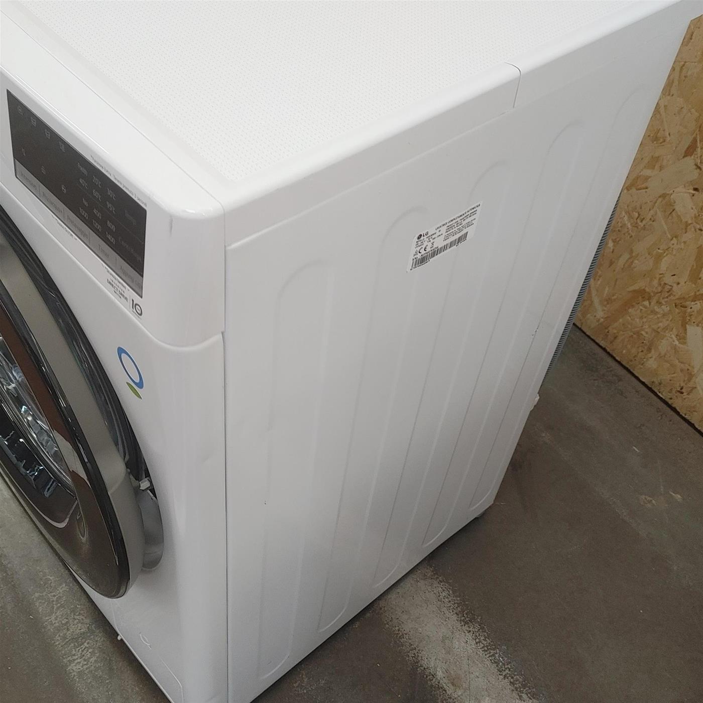 Lavatrice LG F4WV309SAE Carica frontale 9 kg 1400 Giri/min Bianco