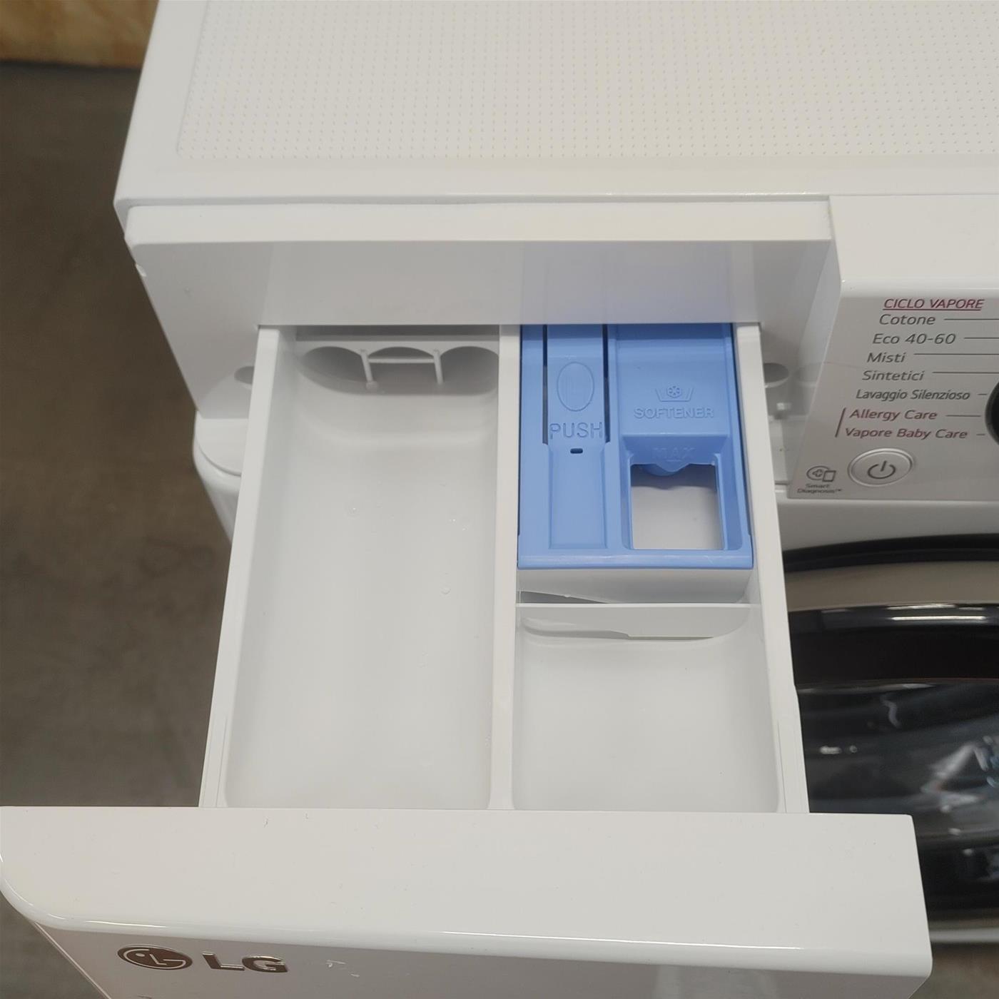 Lavatrice LG F4WV309SAE Carica frontale 9 kg 1400 Giri/min Bianco