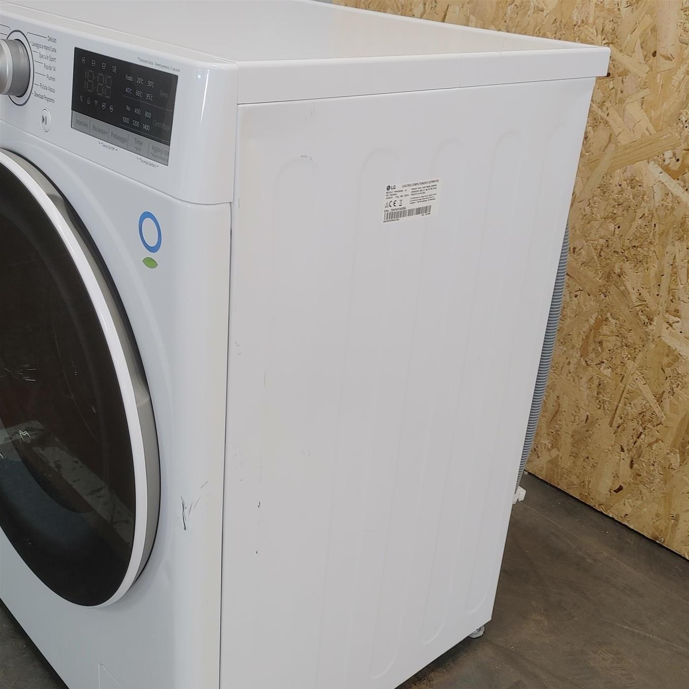 Lavatrice LG F4WV508S0B Carica frontale 8 kg 1400 Giri/min Bianco