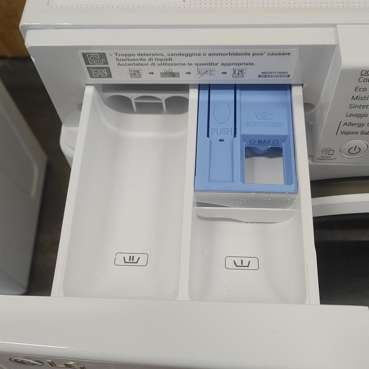 Lavatrice LG F2WV3S7SHE Caricamento frontale 7 kg 1200 Giri/min Bianco