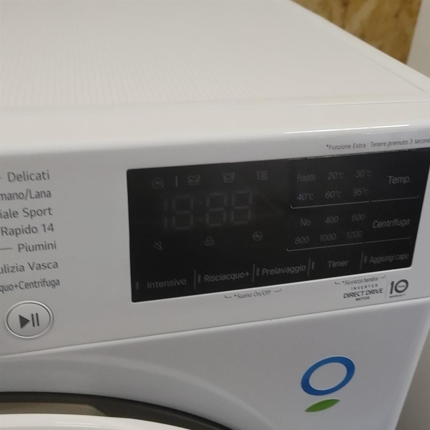 Lavatrice LG F2WV3S7SHE Caricamento frontale 7 kg 1200 Giri/min Bianco