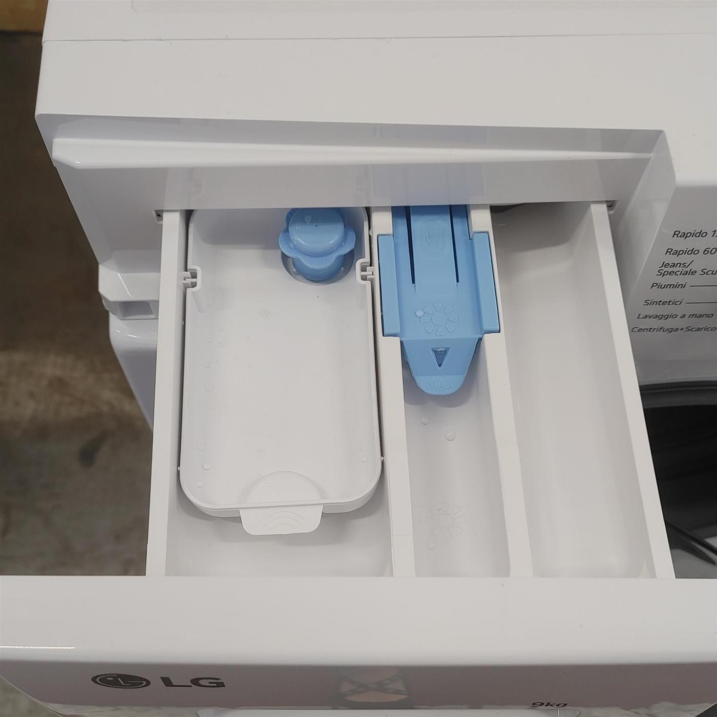 Lavatrice LG F4WM309SAE Carica frontale 9 kg 1400 Giri/min Bianco