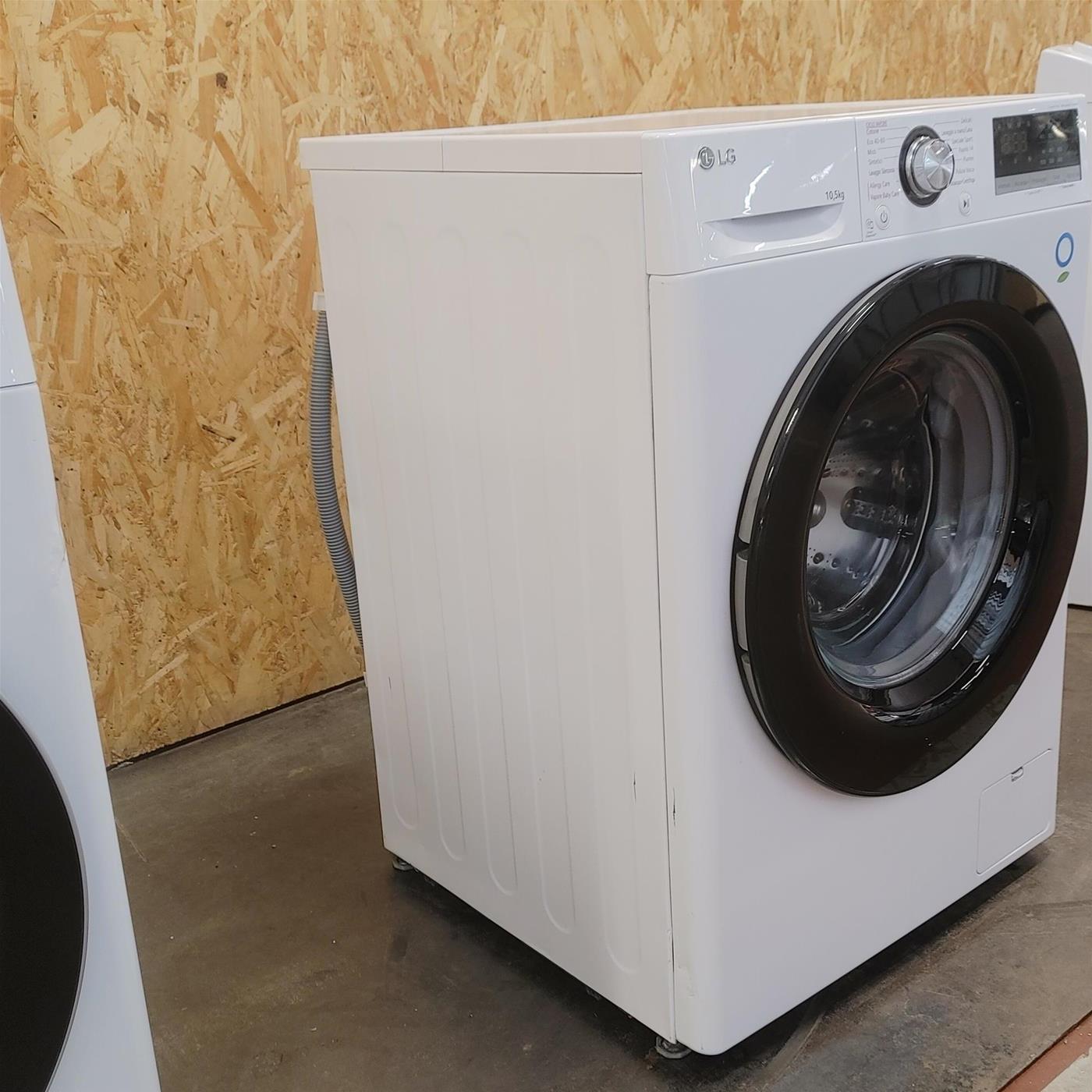 LG F4WV310SAE lavatrice Caricamento frontale 10,5 kg 1400 Giri/min A Bianco