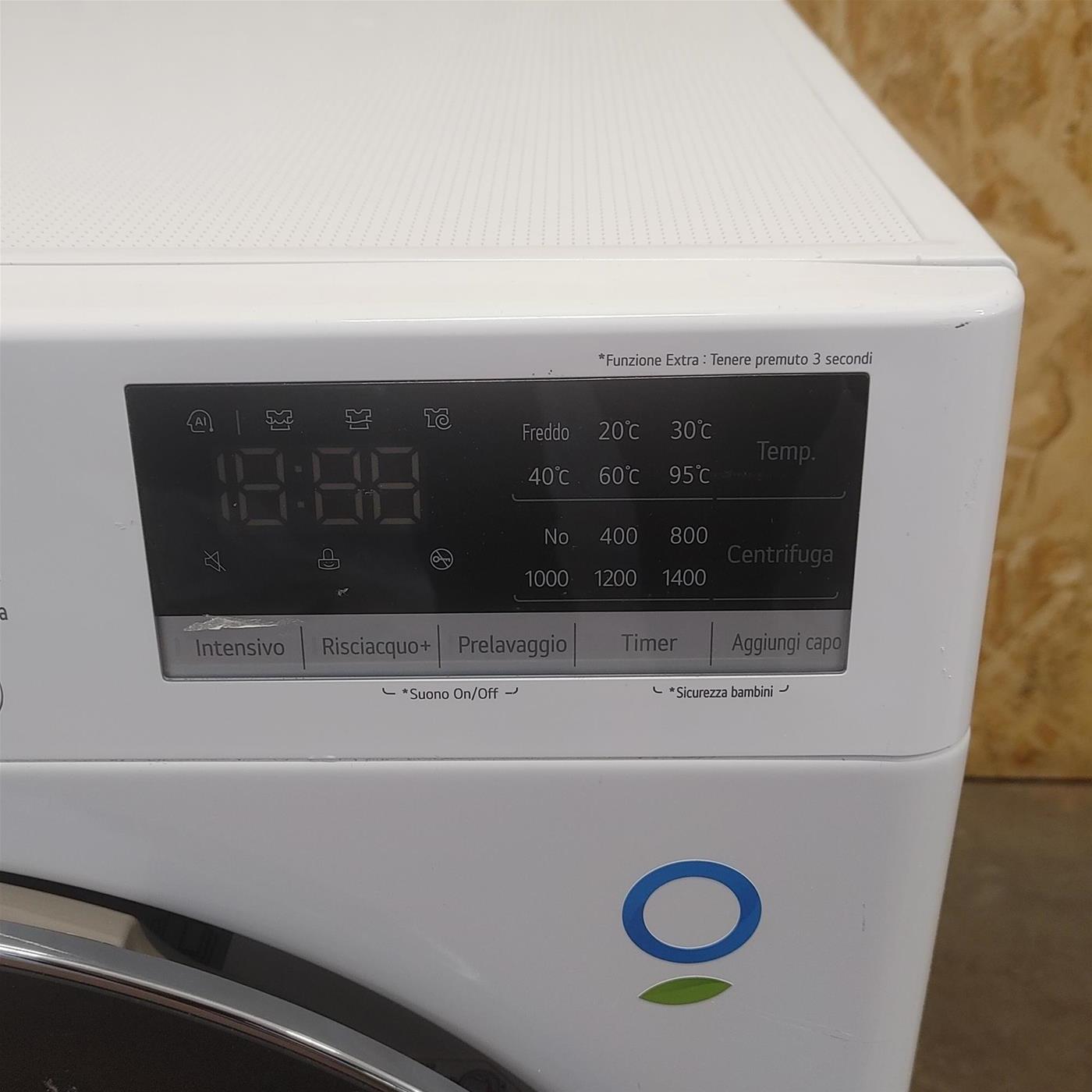 LG F4WV310SAE lavatrice Caricamento frontale 10,5 kg 1400 Giri/min A Bianco