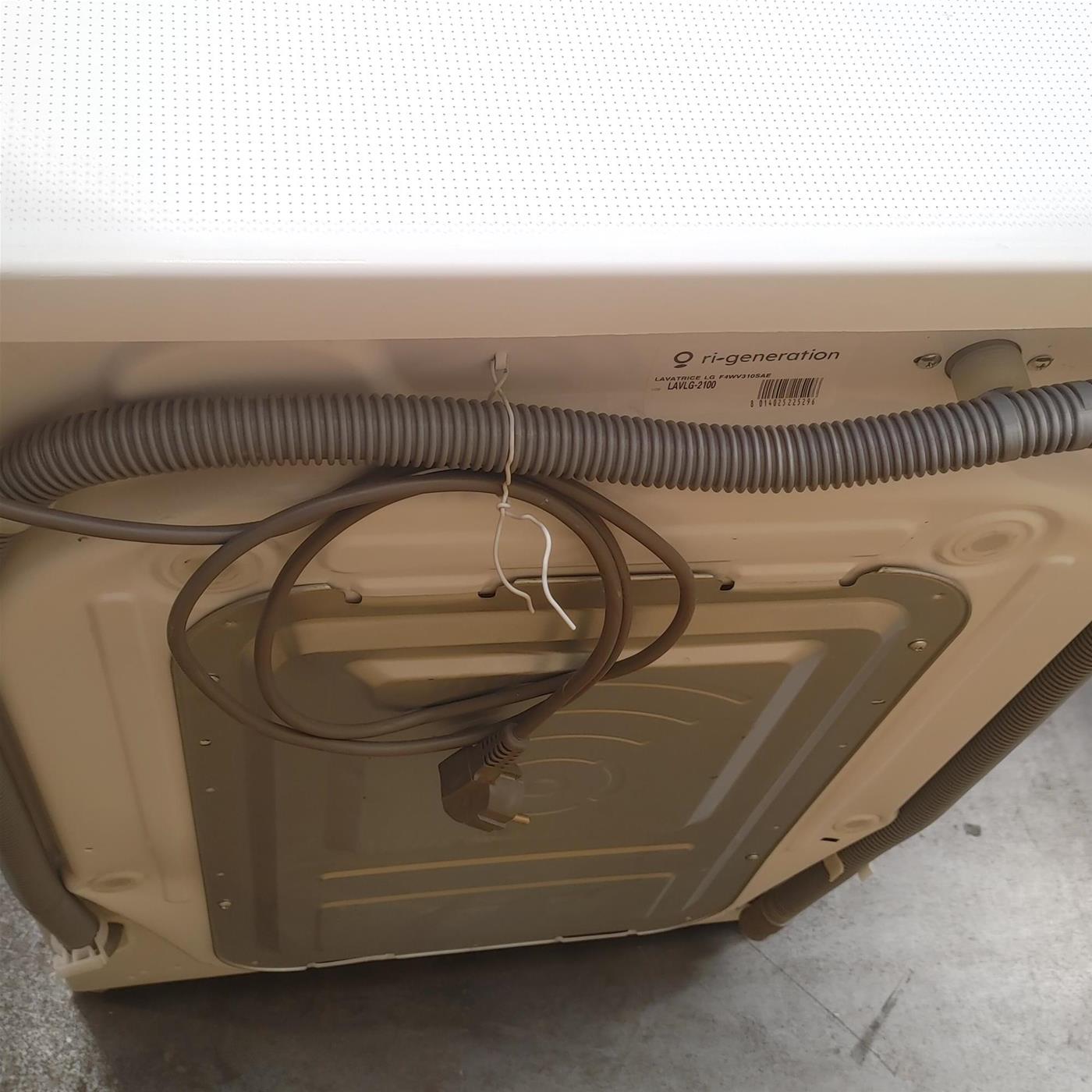 LG F4WV310SAE lavatrice Caricamento frontale 10,5 kg 1400 Giri/min A Bianco