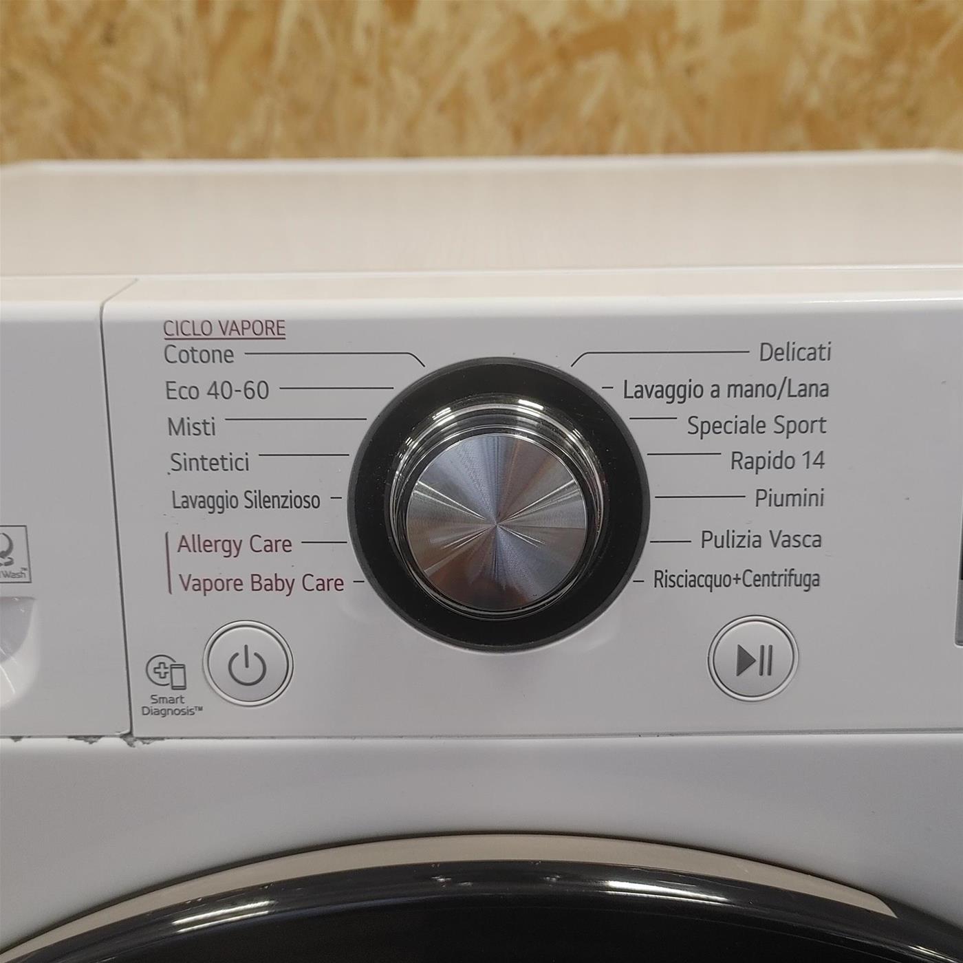 LG F4WV310S4E Lavatrice Intelligente AIDD 10,5kg Vapore 1400 Giri/min Carica frontale Classe B