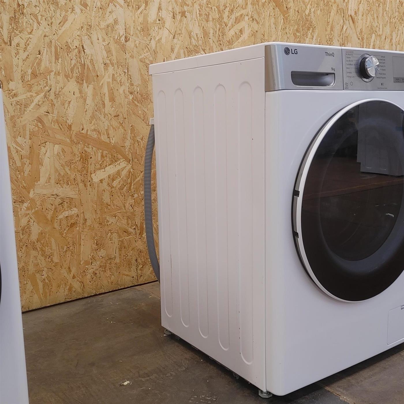 Lavatrice LG F2R3S08NSWB Carica frontale 8 kg 1200 giri Bianco