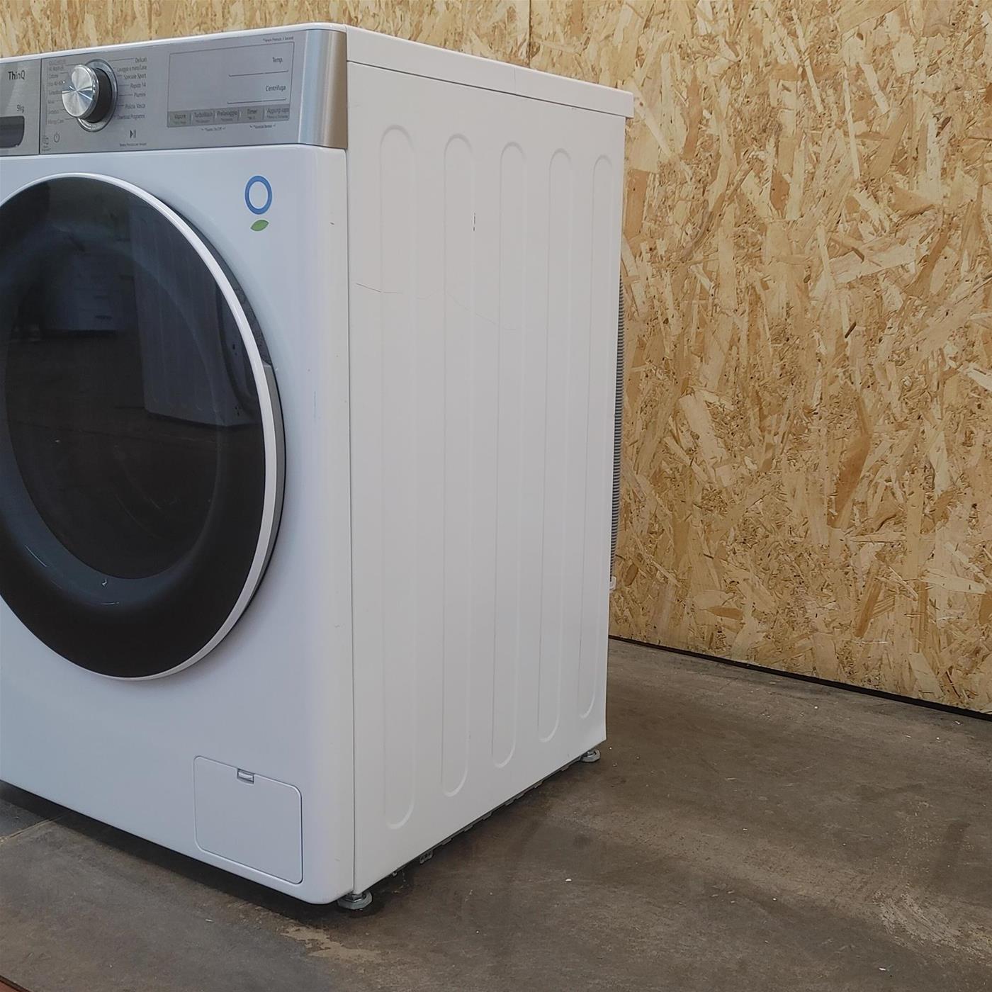 Lavatrice LG F2R3S08NSWB Carica frontale 8 kg 1200 giri Bianco