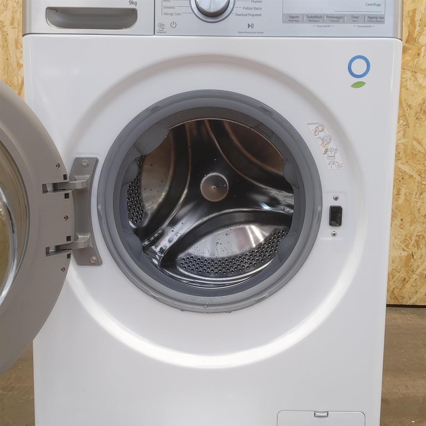 Lavatrice LG F2R3S08NSWB Carica frontale 8 kg 1200 giri Bianco