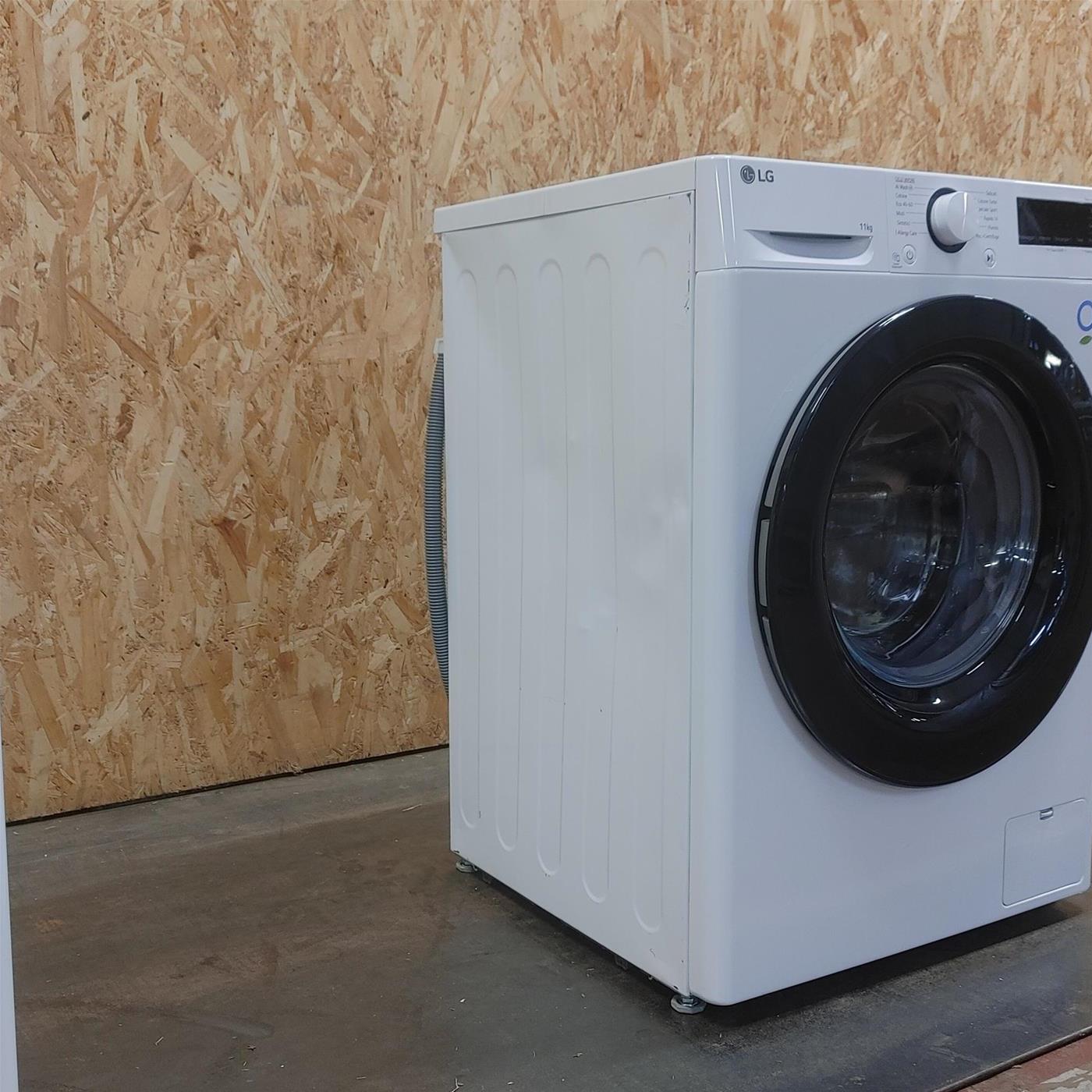 Lavatrice LG F4R3011NSWB Carica frontale 11 kg 1400 Giri/min Bianco