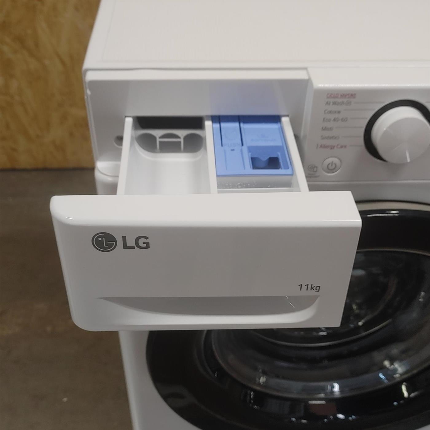 Lavatrice LG F4R3011NSWB Carica frontale 11 kg 1400 Giri/min Bianco