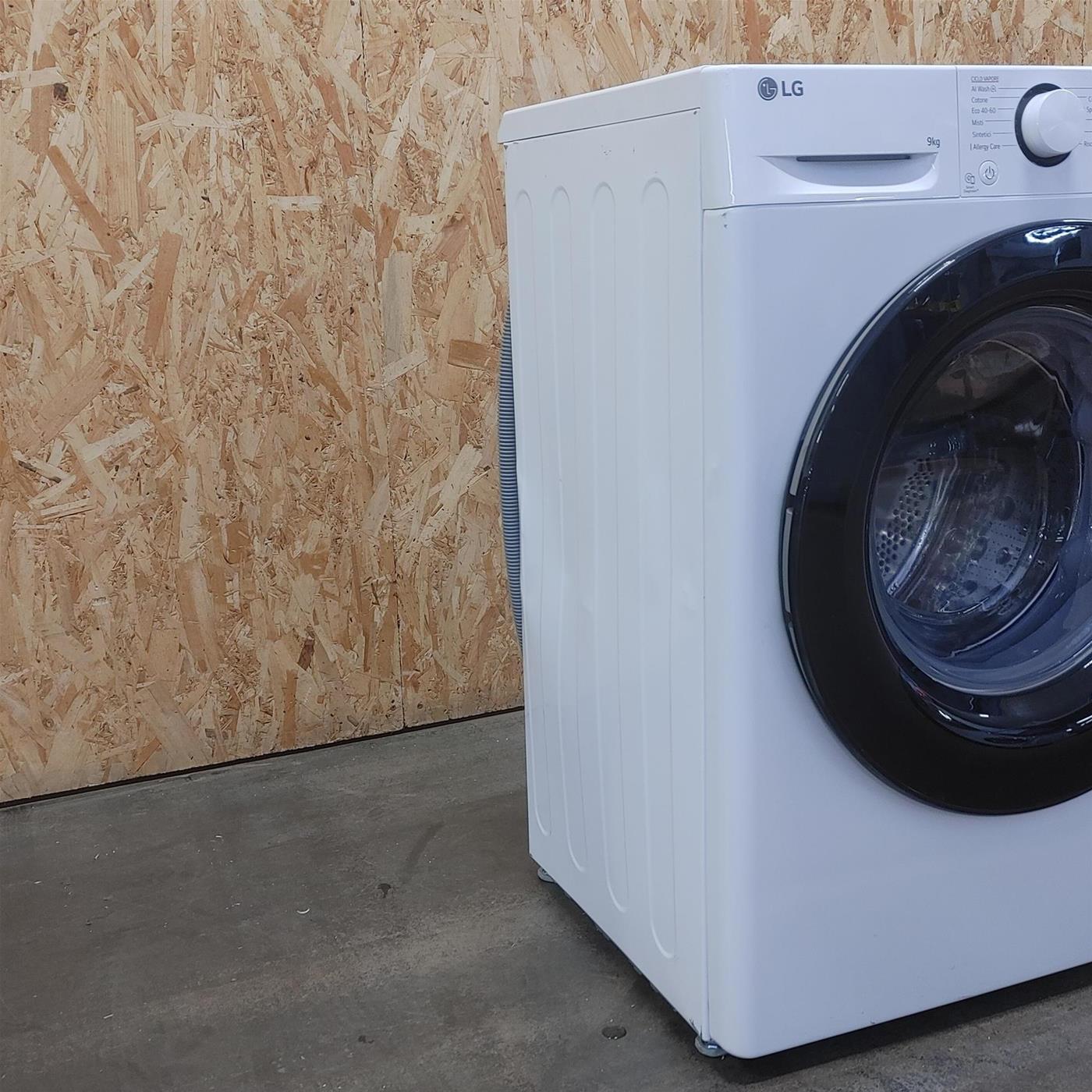 Lavatrice LG F4R3009NSWB Carica frontale 9 kg 1400 Giri/min Bianco