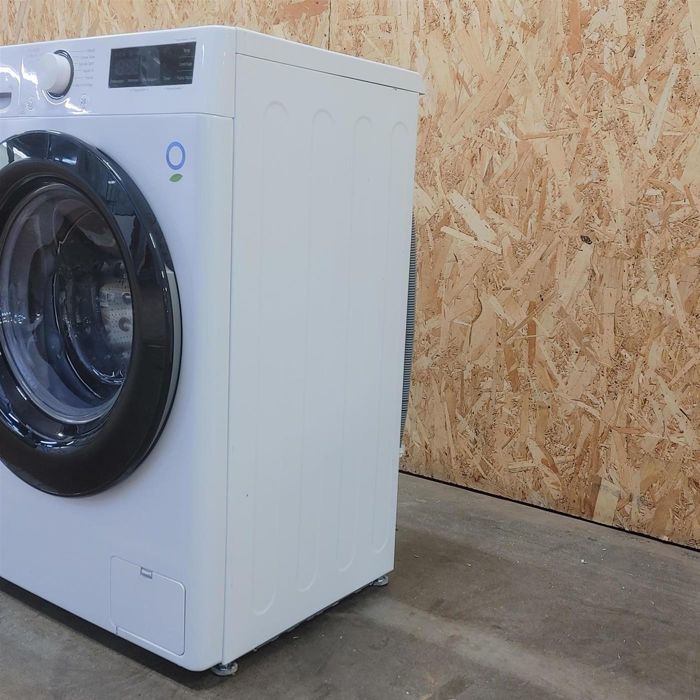 Lavatrice LG F4R3009NSWB Carica frontale 9 kg 1400 Giri/min Bianco