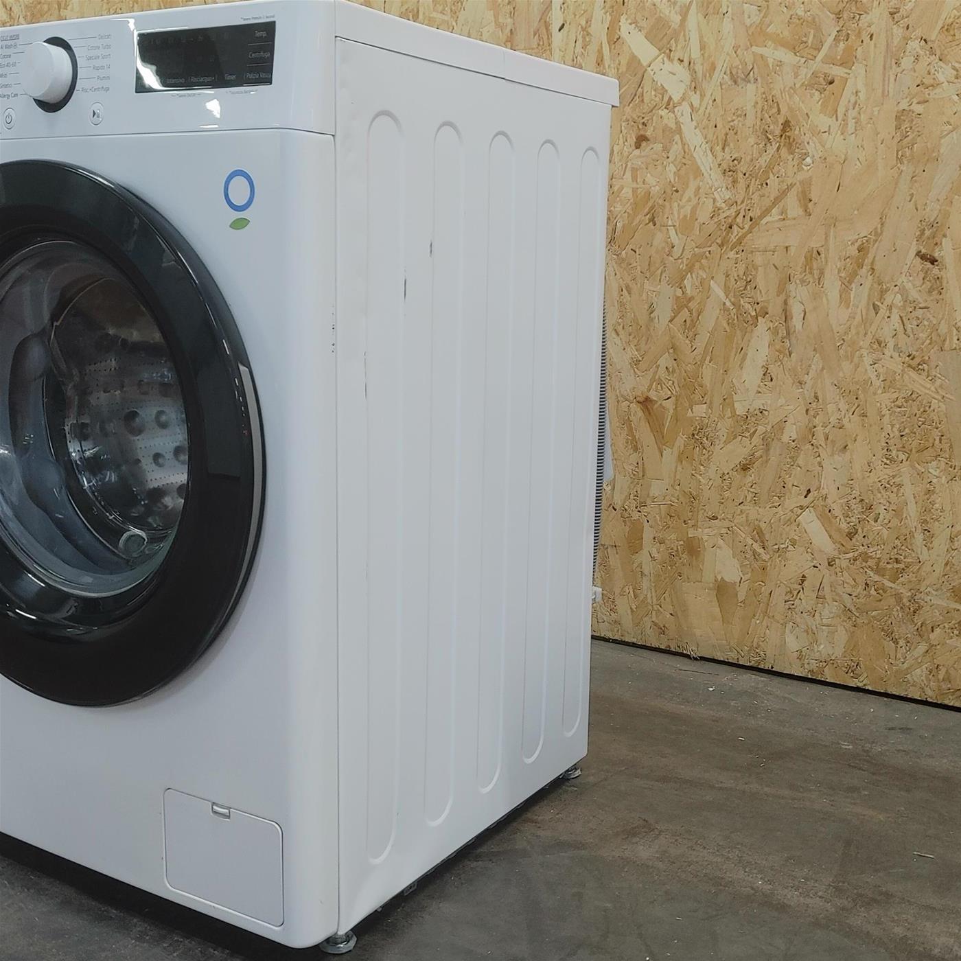 Lavatrice LG F4R3011NSWB Carica frontale 11 kg 1400 Giri/min Bianco