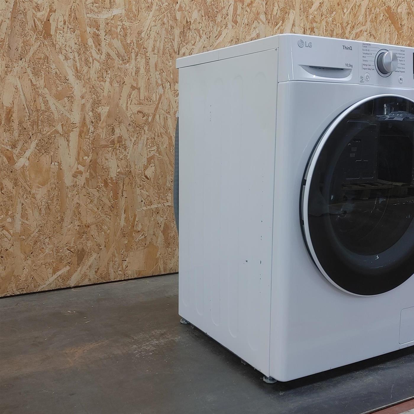 LG F4WV510SAE lavatrice Caricamento frontale 10 kg 1400 Giri/min A Bianco