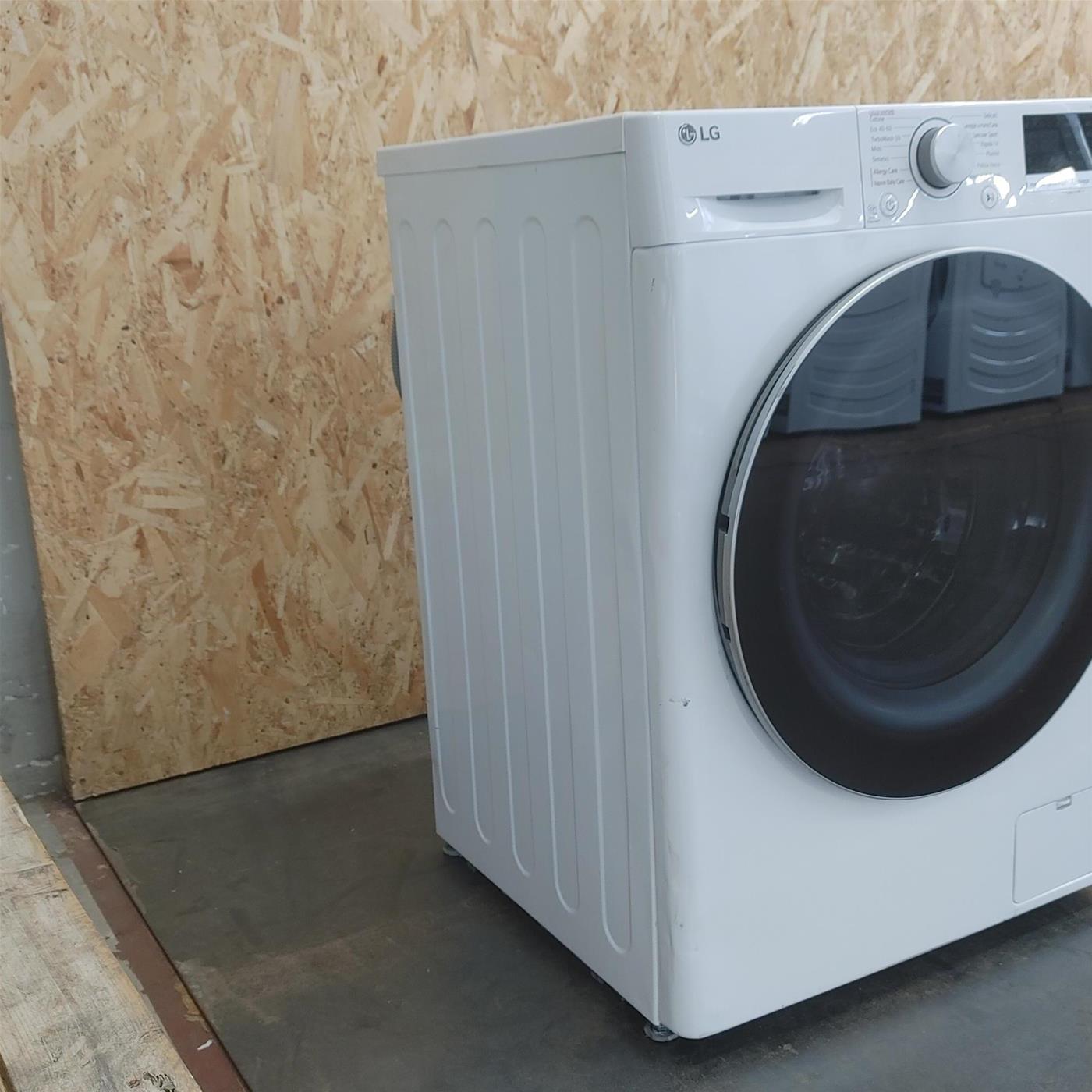 LG F4WV309SIL Lavatrice AI DDTM SteamTM 9Kg Classe energetica B