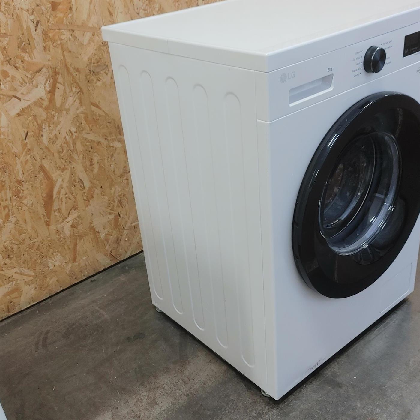 Lavatrice LG F4NX1008NWK Carica frontale 8 kg 1400 giri Bianco