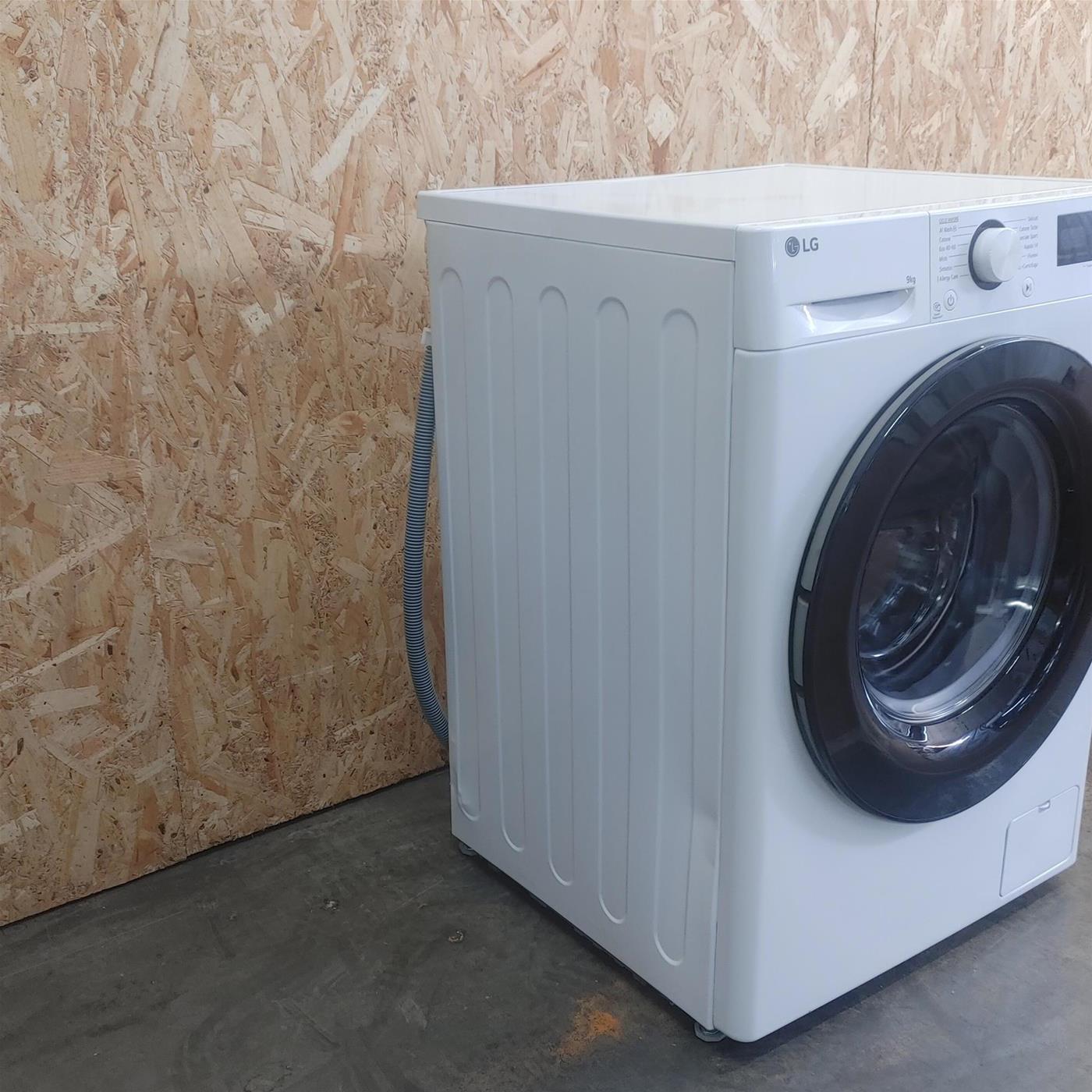 Lavatrice LG F4R3009NNWB Carica frontale 9 kg 1400 giri Bianco