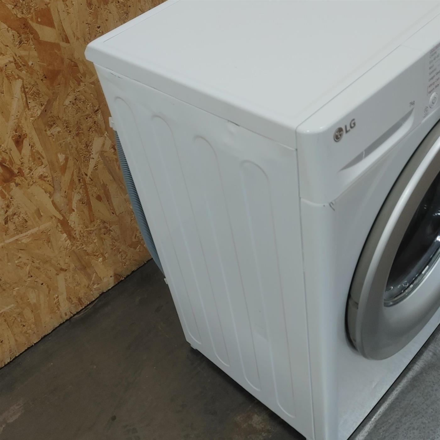 Lavatrice LG F2WV3S7S4E Slim AI DDTM 7kg