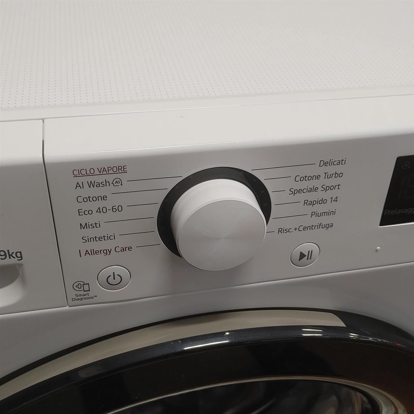 LG AI DD F4R3009NSWB Lavatrice Classe A -10%, 9kg Serie R3, Carica Frontale, 1400 giri, AIWash, Lavaggio a vapore, Motore Direct Drive, Cestello a bolle, Smart Diagnosis