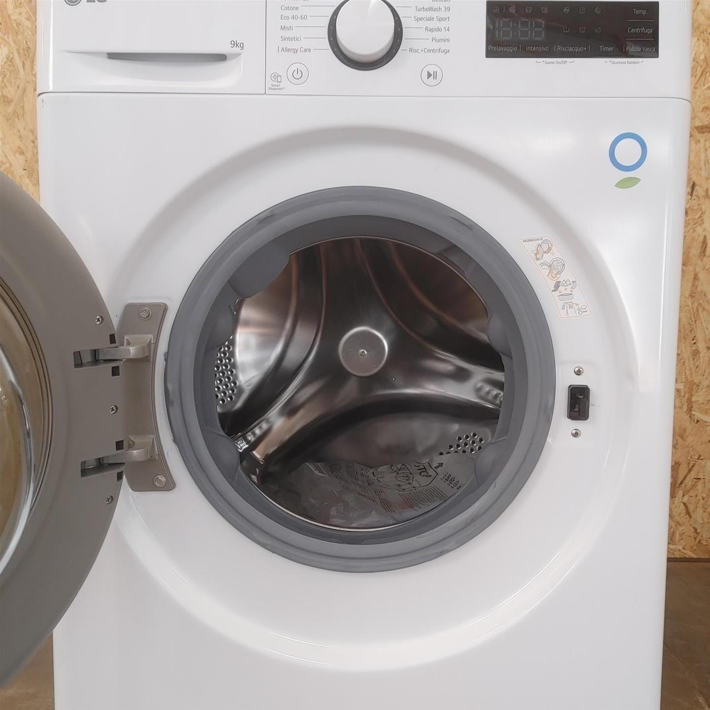 Lavatrice LG F4R5009TSWW Carica frontale 9 kg 1400 Giri/min Bianco