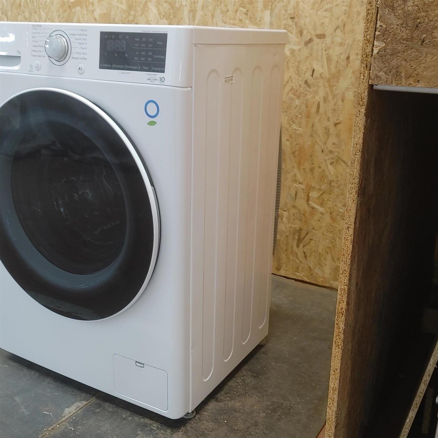 LG F2WV3S7S4E Lavatrice Slim AI DDTM SteamTM 7kg Classe energetica D