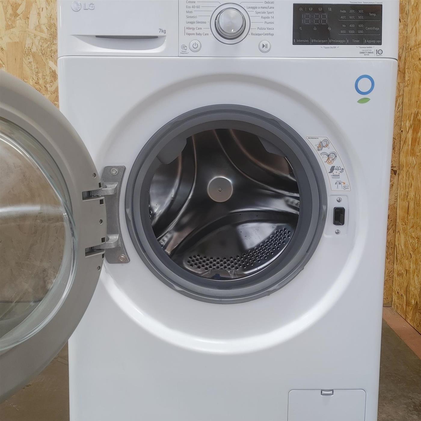 LG F2WV3S7S4E Lavatrice Slim AI DDTM SteamTM 7kg Classe energetica D