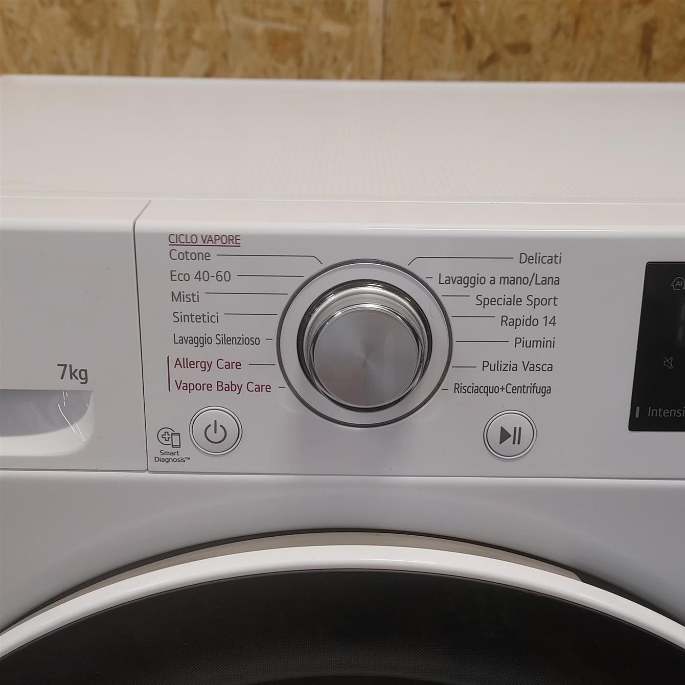 LG F2WV3S7S4E Lavatrice Slim AI DDTM SteamTM 7kg Classe energetica D