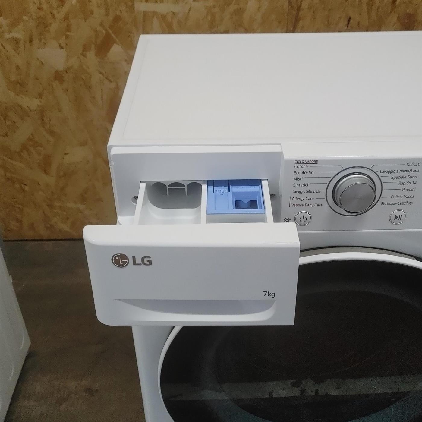 LG F2WV3S7S4E Lavatrice Slim AI DDTM SteamTM 7kg Classe energetica D