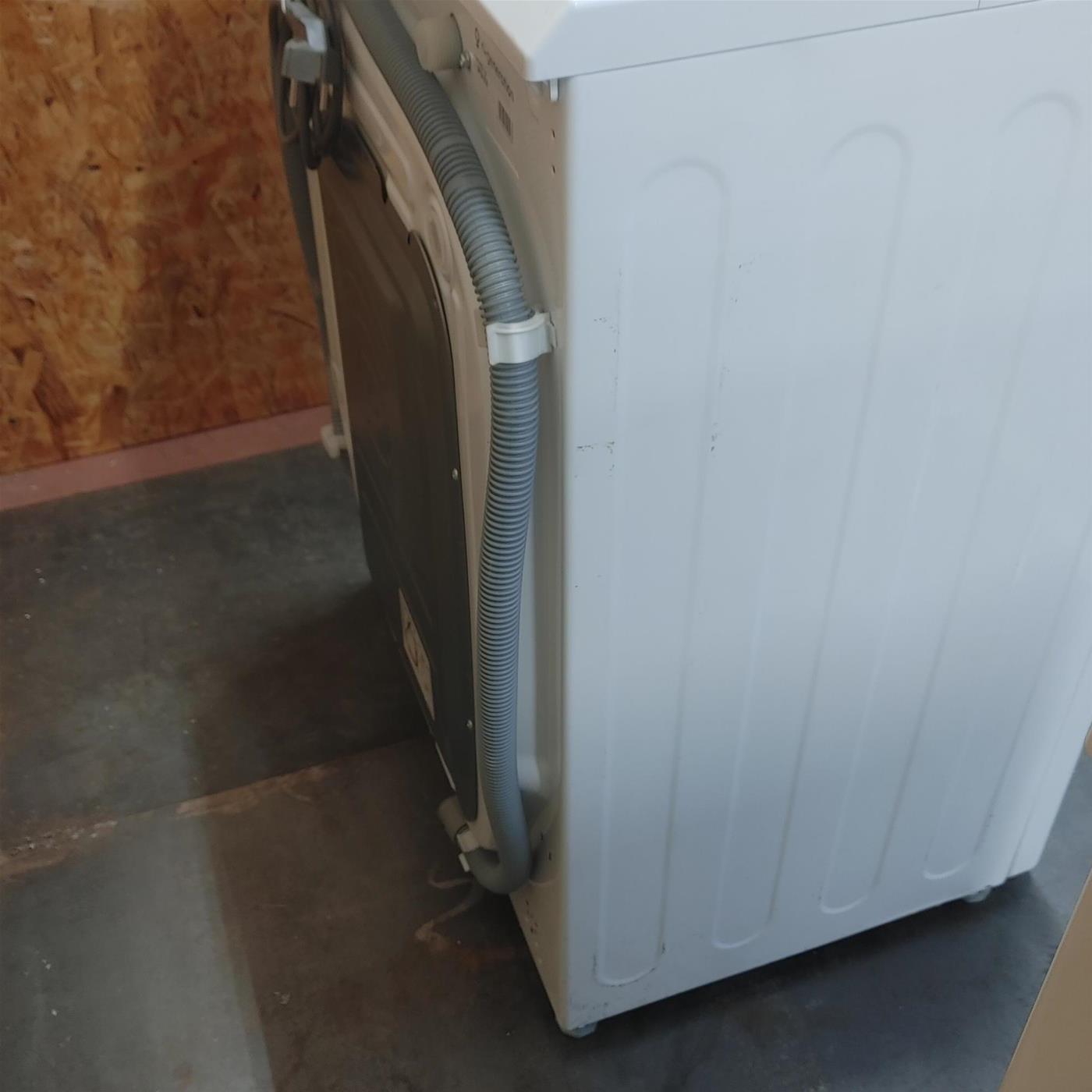 LG F2WV3S7S4E Lavatrice Slim AI DDTM SteamTM 7kg Classe energetica D