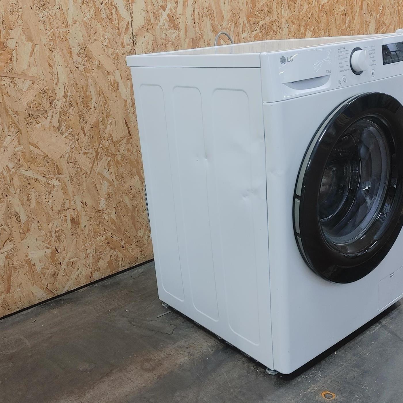 Lavatrice LG F4R3013NSWB Carica frontale 13 kg 1400 giri Bianco