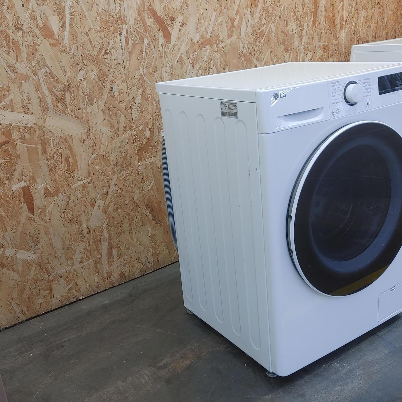 Lavatrice LG F4R5011TSWW Carica frontale 11 kg 1400 Giri/min Bianco